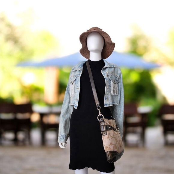 Authentuc - Picture 1 of 16